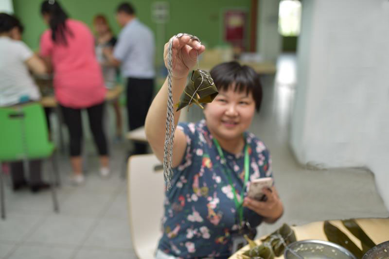 欧林生物开展“端午佳节，欢乐包棕子”活动3